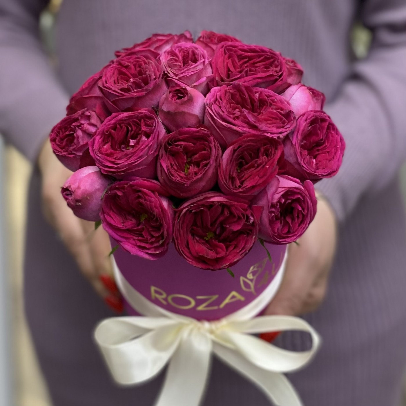 Пионовидные розы в коробке Роял Трендсеттер